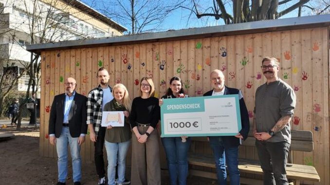 1.000 Euro und ein Holzroboter für den Ausbau des MINT Angebots in der Kita Europaviertel