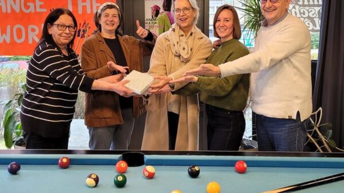 1.752 Euro aus Stadtteilfest für Beratungsangebot von Kinder und Jugendtelefon in Wiesbaden