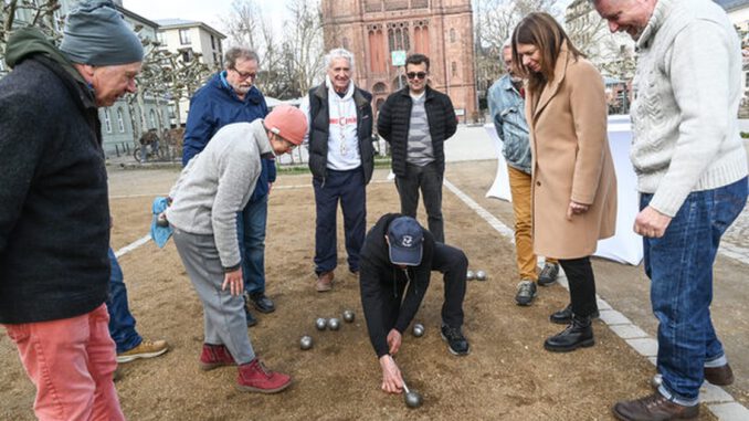 Bouleplatz am Luisenplatz wieder geöffnet mit kostenfreien Verleihangeboten