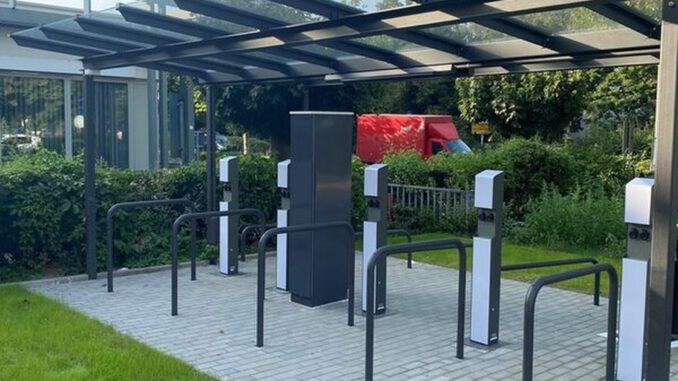 Fahrradstation am Elsässer Platz bietet Ladepunkte und Service für 30 Räder