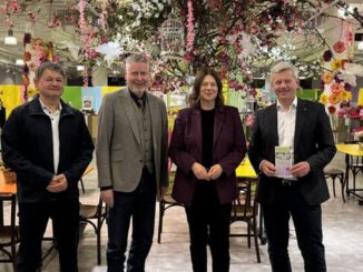 Frühlingsmarkt belebt ehemaliges SportScheck Gebäude in Wiesbadens Innenstadt