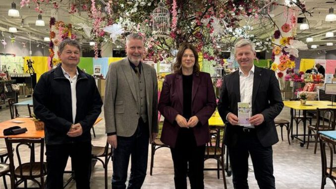 Frühlingsmarkt belebt ehemaliges SportScheck Gebäude in Wiesbadens Innenstadt