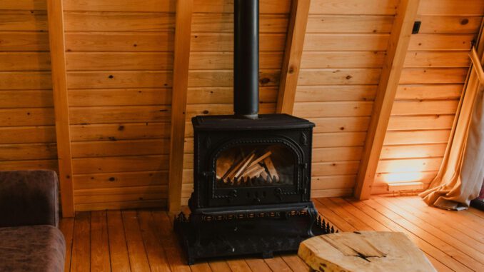 Hofheim startet neue Runde der Schulungen zum richtigen Heizen mit Holz