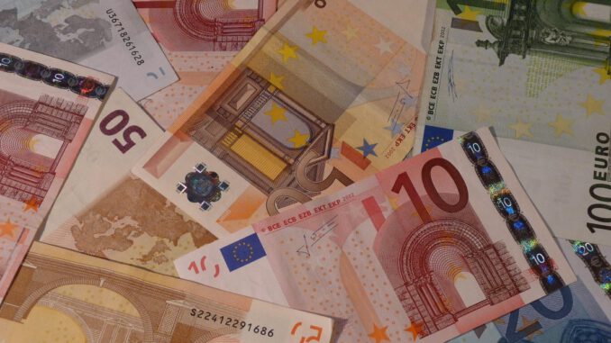 Kreis Rheingau Taunus beschließt Haushalt 2026 mit rund 25 Millionen Euro Defizit