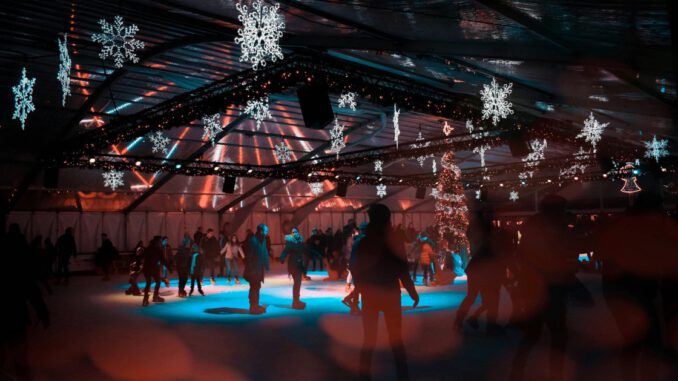 Letzte Eisdisco 2025 auf der Henkell Kunsteisbahn am 19. Dezember