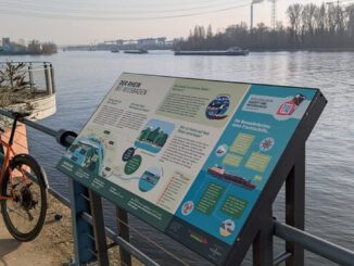Neun neue Informationstafeln ergänzen Wiesbadener Uferwege mit digitalen Inhalten