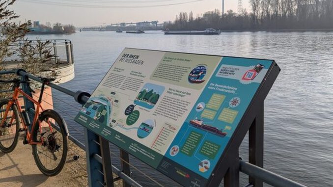 Neun neue Informationstafeln ergänzen Wiesbadener Uferwege mit digitalen Inhalten