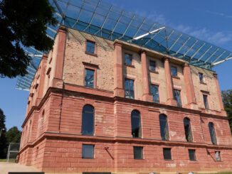 Parforcehörner und Schlossführungen: Neujahrskonzert in Wiesbaden-Platte