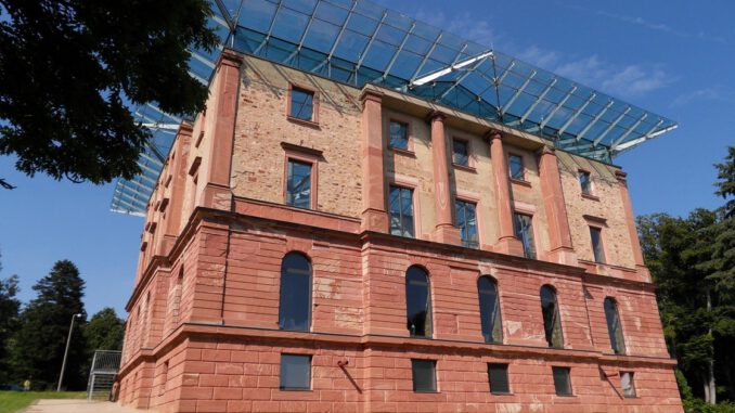 Parforcehörner und Schlossführungen: Neujahrskonzert in Wiesbaden-Platte