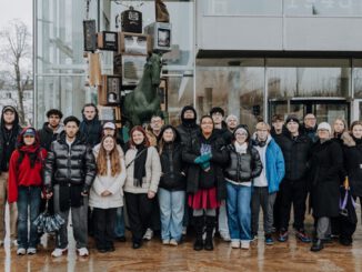 Wiesbaden empfängt Jugendliche aus drei Ländern zu Workshops über Medien und Demokratie