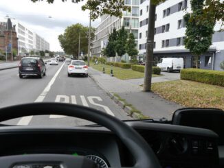 Wiesbaden: Frontkameras dokumentieren Falschparker und entlasten Busverkehr