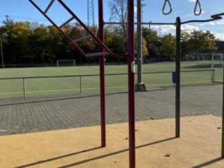 Wiesbaden installiert Calisthenics Station und Basketballkorb in Amöneburg