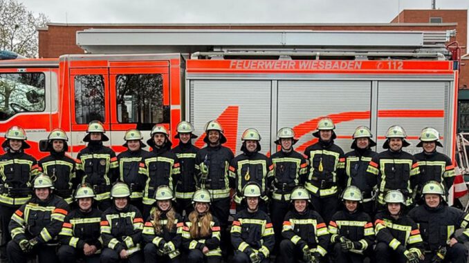 Wiesbaden: Nach Ausbildermangel 23 neue Mitglieder der Freiwilligen Feuerwehr ausgebildet