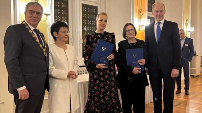 Wiesbaden verleiht Ludwig Beck Preis an Scherbakowa und Nawalnaja und ehrt zwei Lebensretter