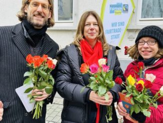 Wiesbaden verteilt Fairtrade Rosen am Valentinstag und macht auf Lieferketten aufmerksam